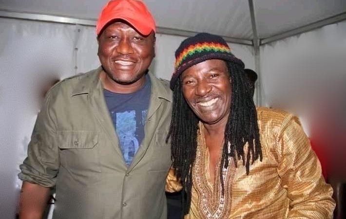 L’émouvant hommage d’Alpha Blondy au défunt Premier Ministre Ivoirien Hamed Bakayoko