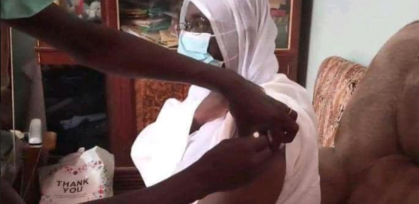 Vaccination à Darou Mousty: Le porte-parole du khalife donne l’exemple