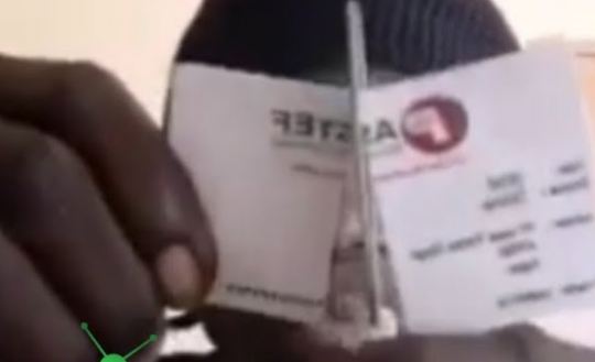 Affaire Adji Sarr : Ce Militant Très En Colère Contre Ousmane Sonko Déchire Sa Carte De Membre En Direct(Vidéo)