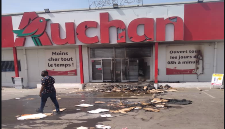 Saccage des Auchan : celui de Fann Résidence rouvre déjà