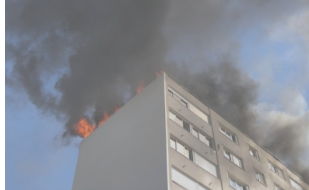 Dernière minute : Un bâtiment des Sphères ministérielles de Diamniadio en feu (photo)