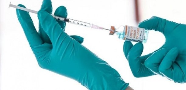 Vaccins contre la Covid-19 : « Trois morts (déjà) au Sénégal »