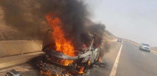 Une voiture prend feu sur l’Autoroute à péage