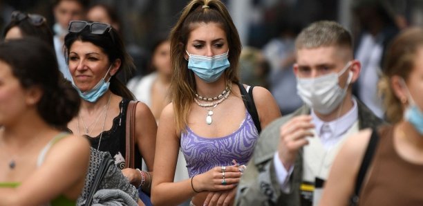 Covid-19 : l’Angleterre va enlever le masque, record de contaminations en Afrique