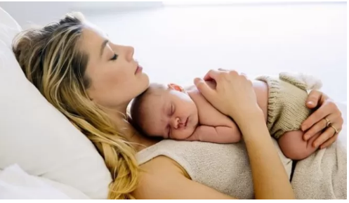 Amber Heard est maman: “J’espère qu’un jour, ça sera normal de ne pas vouloir une bague pour avoir un berceau”