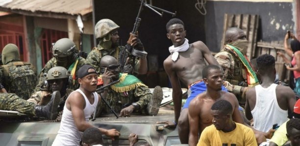 Coup d’État en Guinée : Les putschistes convoquent autoritairement les anciens ministres