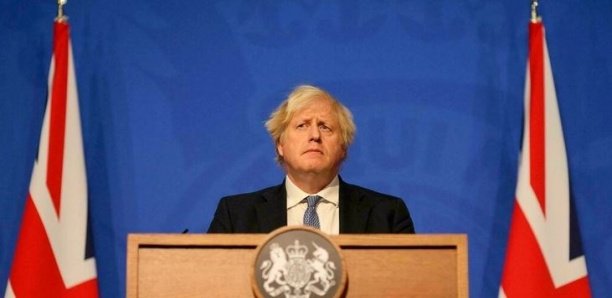 Un «raz-de-marée d’Omicron» au Royaume-Uni : en difficulté, Boris Johnson veut reprendre la main