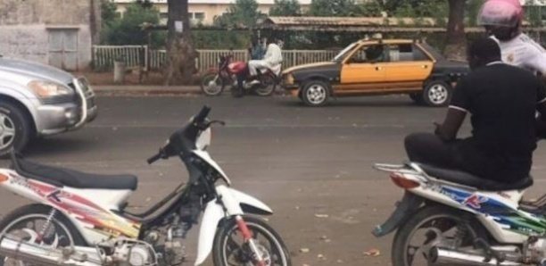 Fin des vélos-taxis à Dakar : En colère, des «jarkartamen» bloquent la route à Zac Mbao