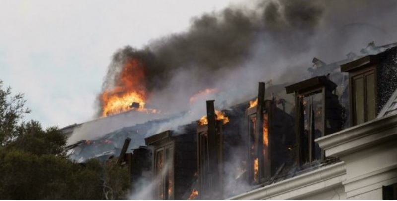 Afrique du Sud: reprise de l’incendie du Parlement au Cap après une accalmie