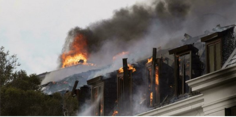 Afrique du Sud: reprise de l’incendie du Parlement au Cap après une accalmie