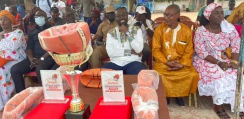 Pape Mahawa Diouf soutient les jeunes basketteurs de la commune de Yoff