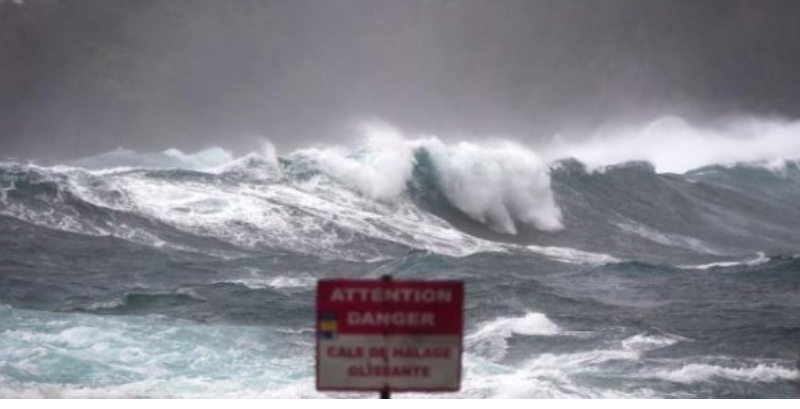 Cyclone Batsirai : 12 blessés recensés, le préfet estime que «le pire n’est pas passé»