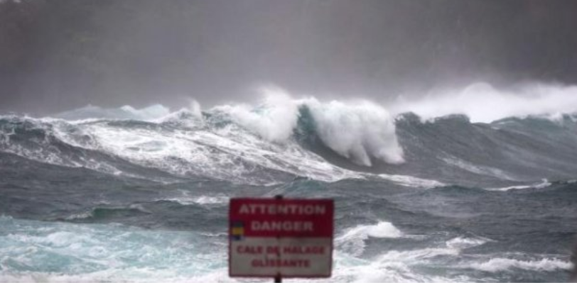 Cyclone Batsirai : 12 blessés recensés, le préfet estime que «le pire n’est pas passé»