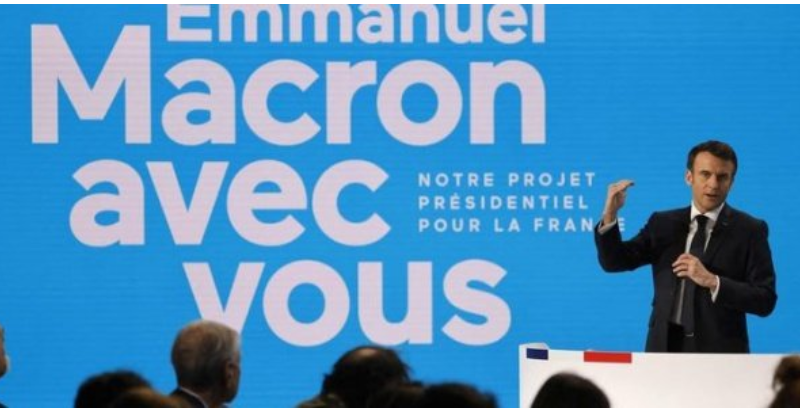 Présidentielle 2022: le programme d’Emmanuel Macron déjà sous le feu des critiques