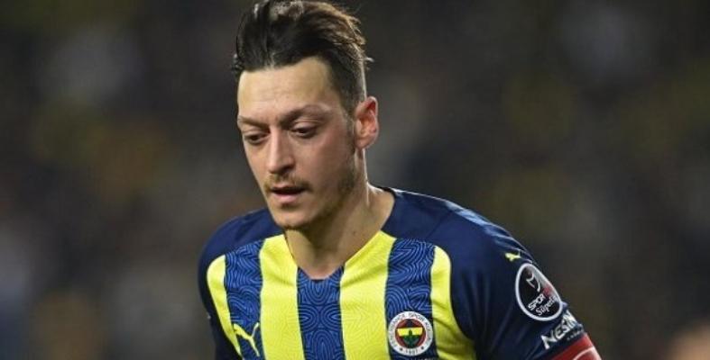 Fenerbahçe: Mesut Özil exclu de l’équipe première