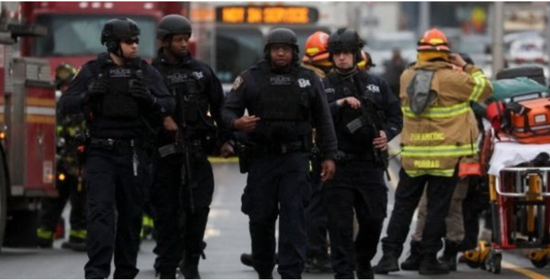 New York : une fusillade fait plusieurs blessés dans le métro à Brooklyn