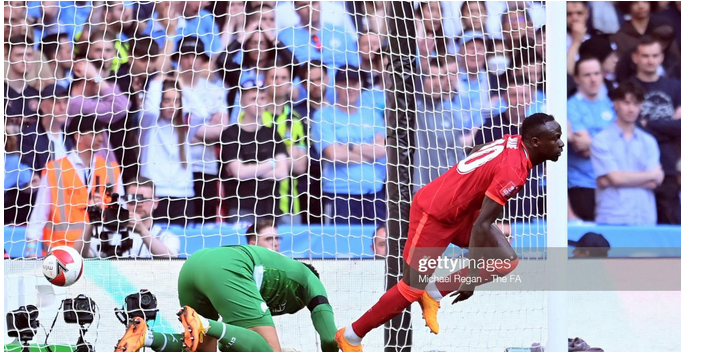 Sadio Mané double contre Manchester City