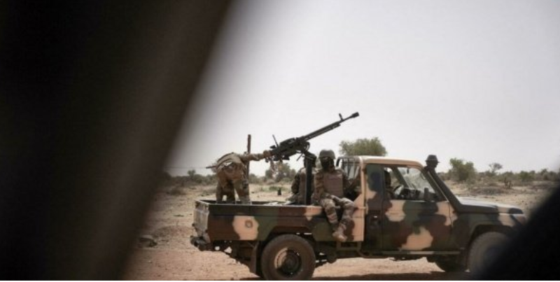 Mali : des «mercenaires» russes filmés en train d’enterrer des corps, selon l’armée française