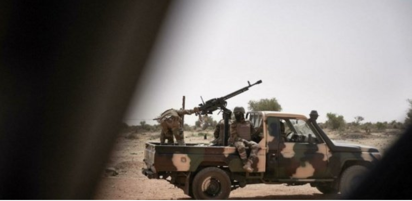 Mali : des «mercenaires» russes filmés en train d’enterrer des corps, selon l’armée française