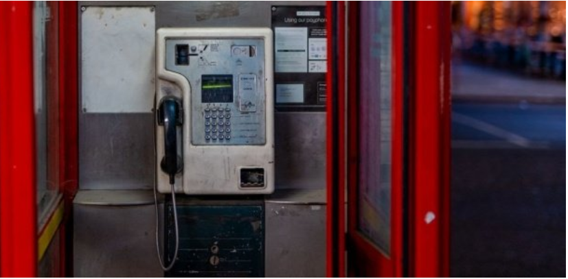 À Shanghai, une femme s’est confinée dans une cabine téléphonique pendant un mois