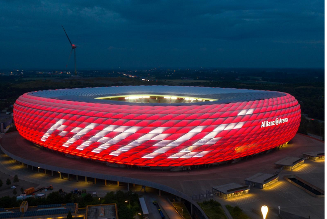 Le stade du Bayern illuminé aux couleurs de Mané !