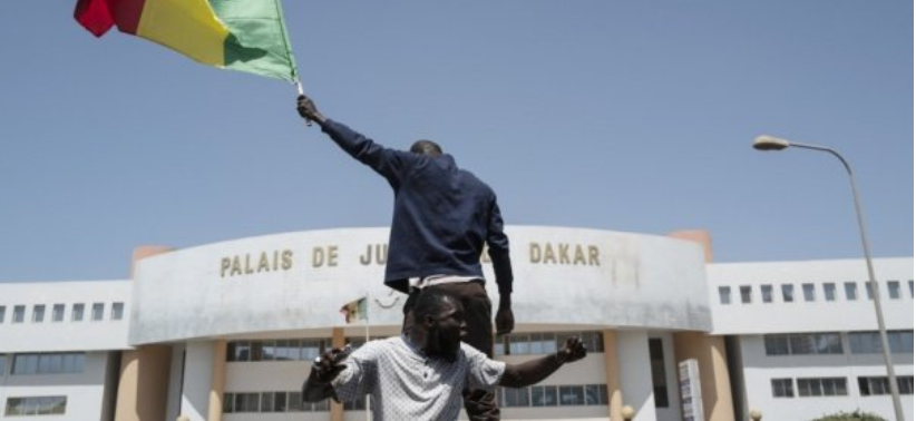 À rebrousse-poil : Non, le Sénégal n’est pas une grande démocratie (Par Adama NDIAYE)