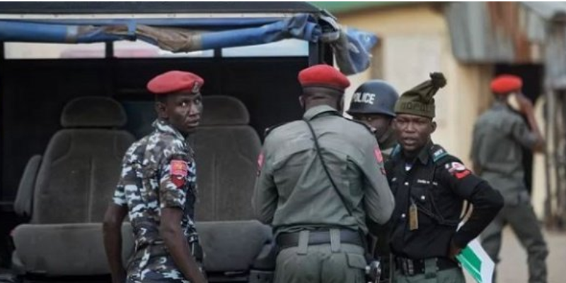 Nigeria: des hommes armés attaquent l’équipe de sécurité du président