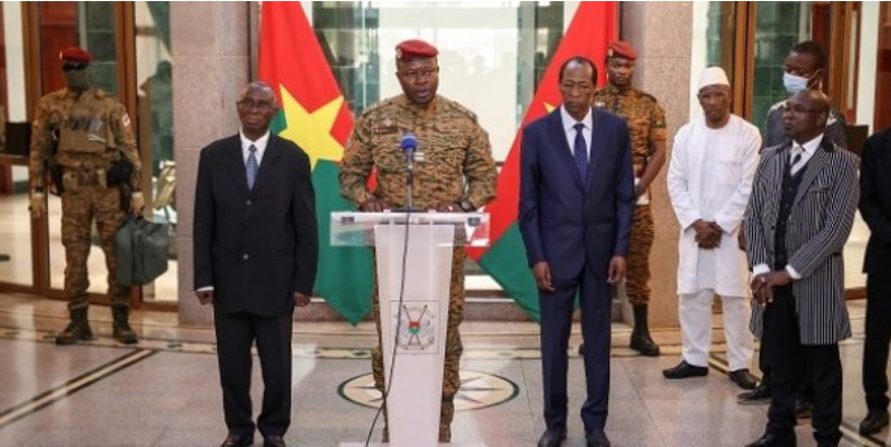 Burkina: deux ex-présidents et le putschiste Damiba appellent à la « cohésion » face aux jihadistes