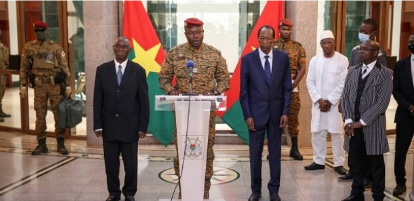 Burkina: deux ex-présidents et le putschiste Damiba appellent à la « cohésion » face aux jihadistes