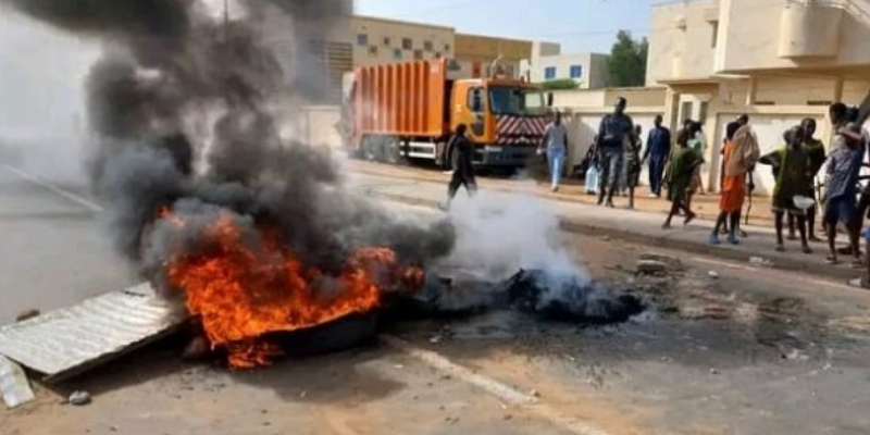 Dahra Djoloff : 7 étudiants arrêtés par la gendarmerie pour avoir barré la route et brûlé des pneus devant la mairie