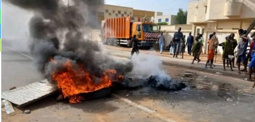 Dahra Djoloff : 7 étudiants arrêtés par la gendarmerie pour avoir barré la route et brûlé des pneus devant la mairie