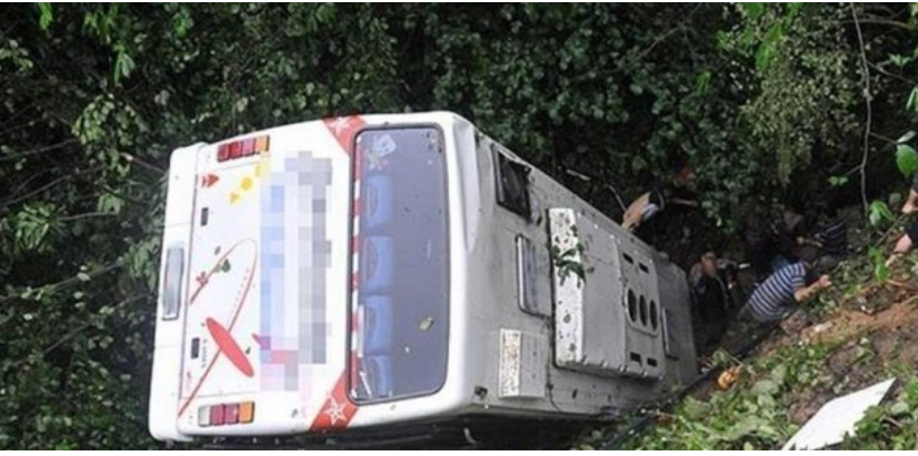 Kenya: un car de voyageurs chute d’un pont, une trentaine de morts