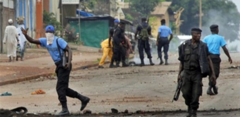 Manifestations anti Doumbouya : Un mort à Conakry, des journalistes agressés