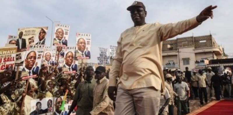 Troisième mandat: Macky Sall invité à tenter le coup