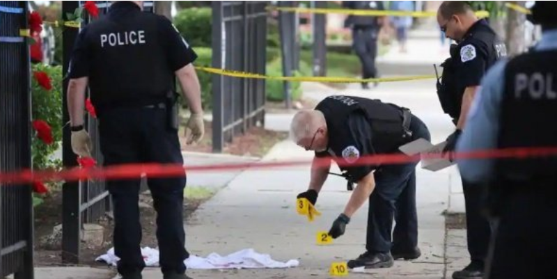 Fusillade dans un défilé du 4-Juillet près de Chicago: au moins 5 morts et 16 blessés