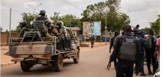 Burkina : tirs entendus dans le quartier de la présidence à Ouagadougou, sous tension