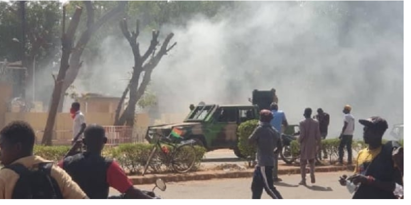 Ouaga : Des manifestants contre l’Ambassadeur de France et la présence de l’armée française au Burkina dispersés