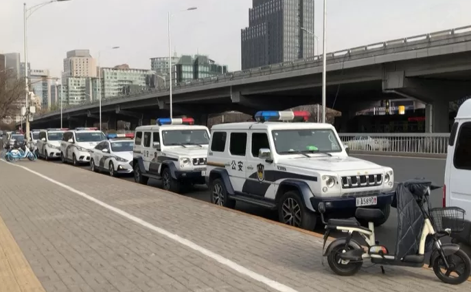 Les autorités sur le qui-vive en Chine: Pékin cerné de policiers après les manifestations