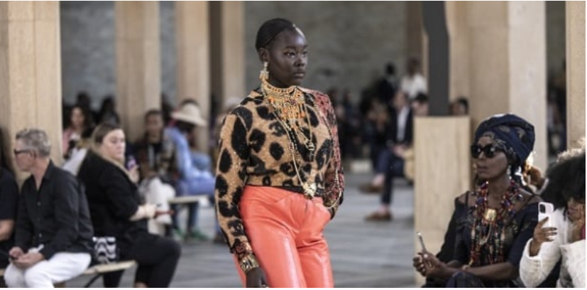 Chanel célèbre les artisans du luxe à Dakar