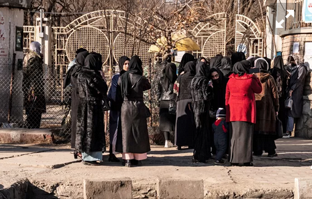 “Nous avons tout perdu”: des centaines de femmes afghanes empêchées d’entrer dans les universités