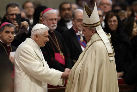 Les funérailles d’un ex-pape, une première au Vatican