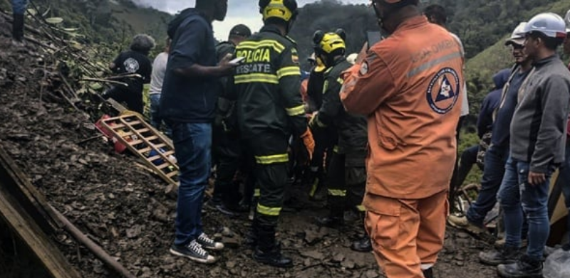 Colombie: trois morts et une vingtaine de personnes ensevelies après un glissement de terrain