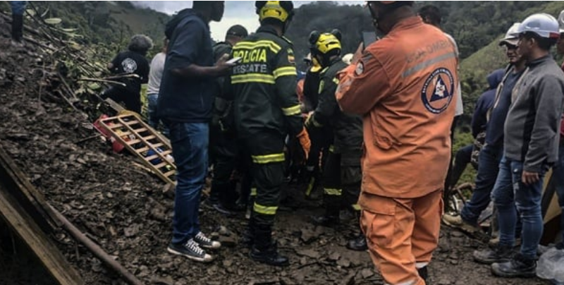 Colombie: trois morts et une vingtaine de personnes ensevelies après un glissement de terrain