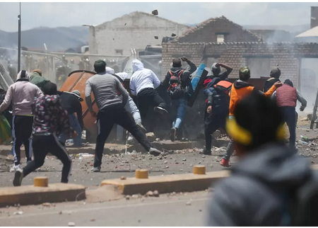 Au Pérou, 17 morts lors d’affrontements entre manifestants et forces de l’ordre