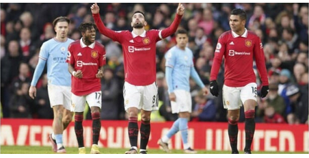 Manchester United, renversant, fait chuter City