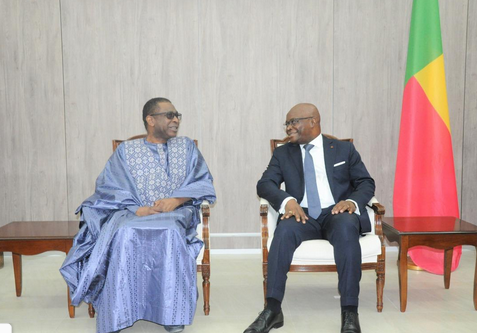 Youssou Ndour à Cotonou pour rencontrer Patrice Talon, dont il apprécie « énormément le leadership »