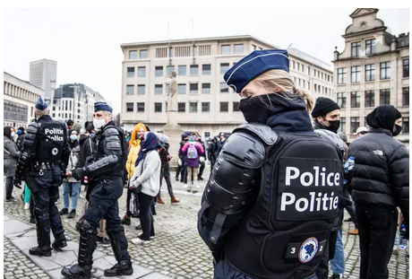 L’État belge assigné en justice pour des abus policiers lors d’une manifestation contre la “justice de classe”