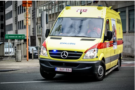 Deux ambulanciers bruxellois menacés de mort par un homme poignardé qu’ils tentaient de soigner