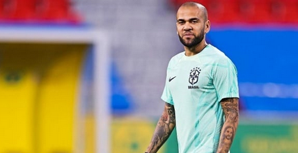 Accusé de viol, Dani Alves reste en prison