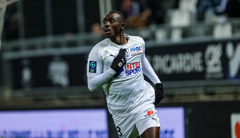 Papiss Demba Cissé, le « papy buteur » fait de la résistance en Ligue 2